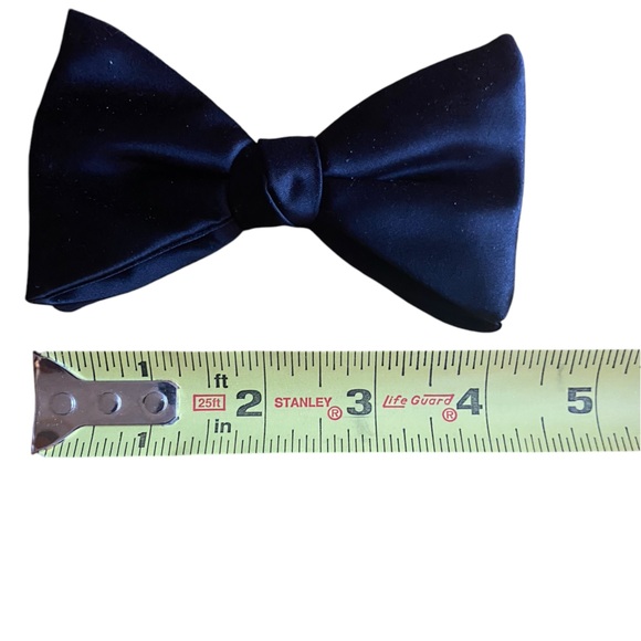 Wembley The Great American Tie Men’s Red 2 1/4" Band Bow & Black Clip Bow 2 3/4” - Picture 4 of 11